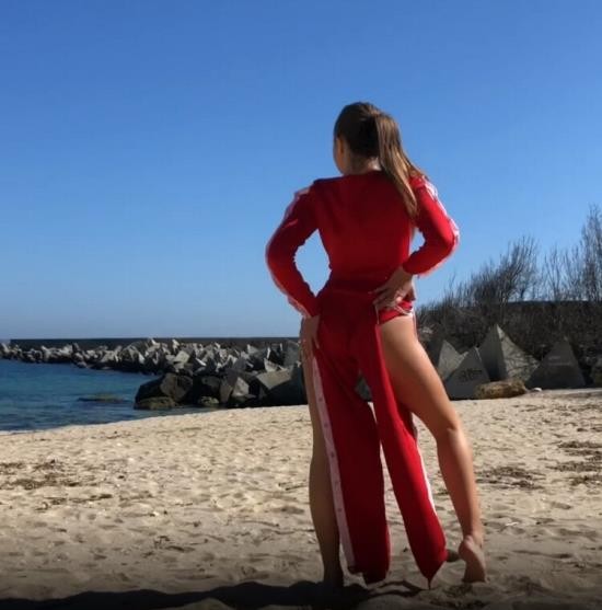 Hot Girl Fuck On The Beach - Amateur 