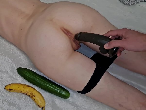 Dildo or Banana or Cucumber Choosing Best for Pussy - Amateur