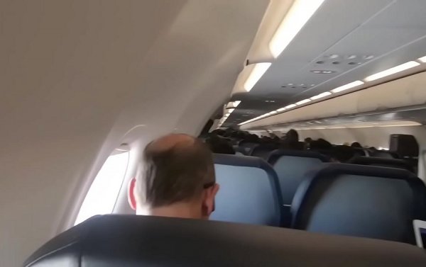 Public Airplane Blowjob - Amateur