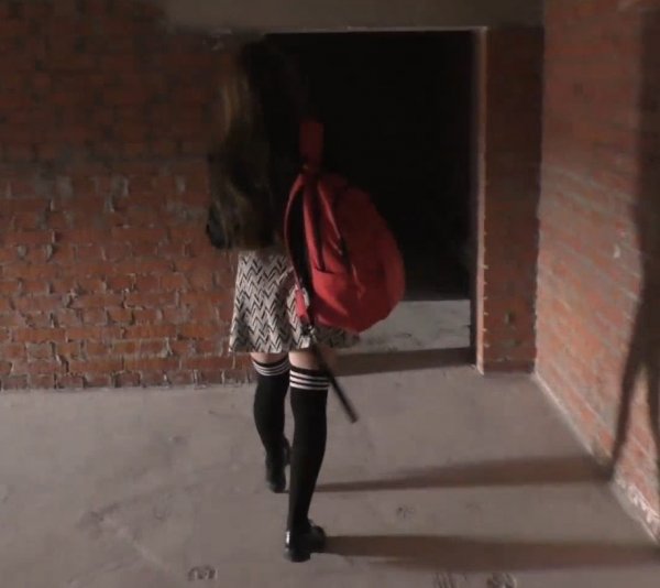 Sex with a girlfriend in an abandoned building house - Laloka4you 