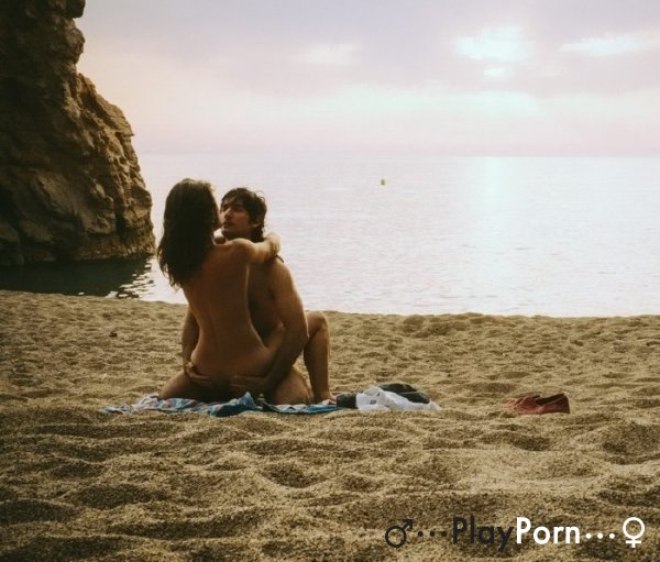 Romantic Sex On The Beach - Julia Roca