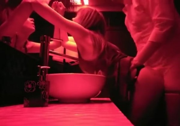 Sex In Night Club - Amateur