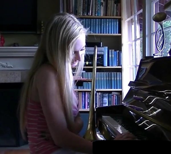 Amateur Sex With Pianist Girl - Avril Vagine