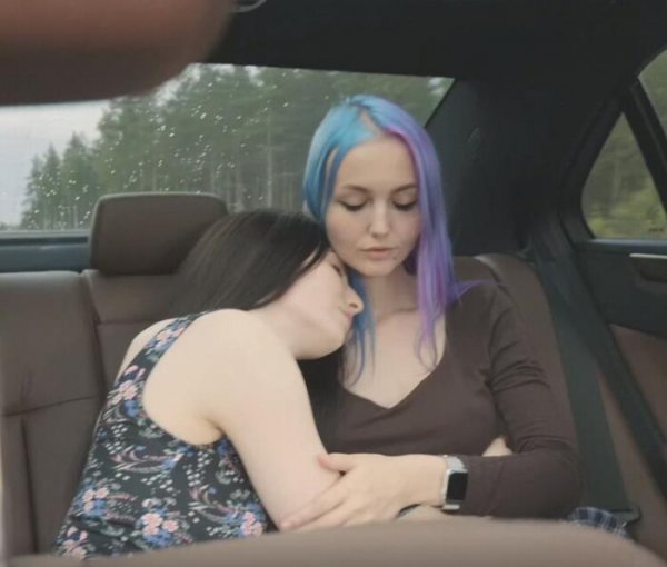 Sex With Two Nympho  Girl In The Car - littlereislin and Sia Siberia