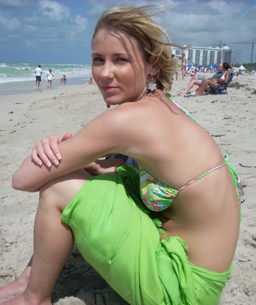 Pickup Hot Bikini Girl On The Beach - Mackenzie Star