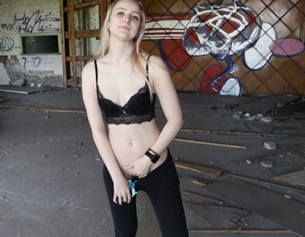Beautiful Sex With A Beautiful Young Girl In An Abandoned Building - Stacy Starando