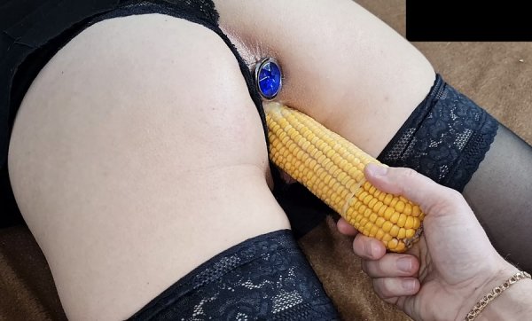 Orgasm From Double Penetration With Vegetable Corn - Amateur