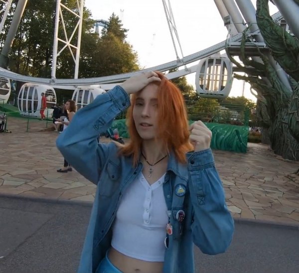 Public Blowjob On Ferris Wheel - Elin Flame