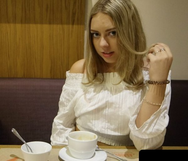 Shy Girl Fuck On First Date - Daniela
