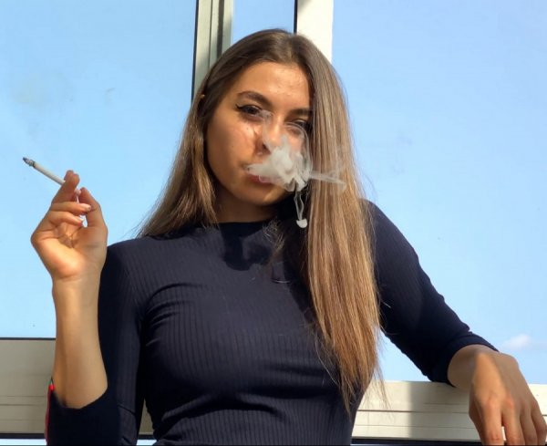 Sexy Girl Smoke Cigarette And Good Fuck - Lolly Lips