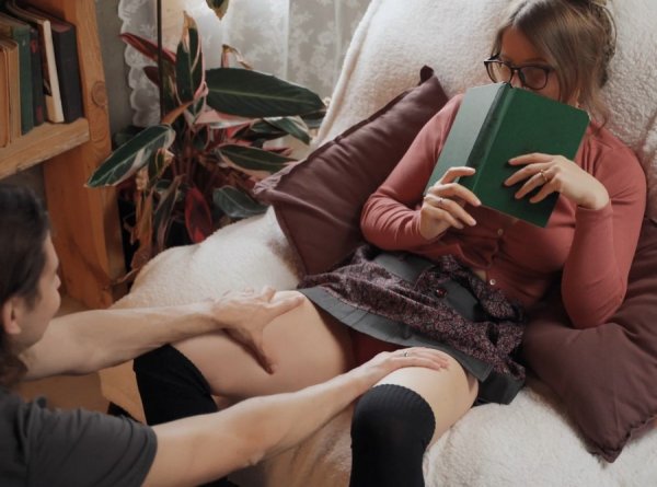 Seduced Girlfriend While She Is Reading A Book - Bonniealex