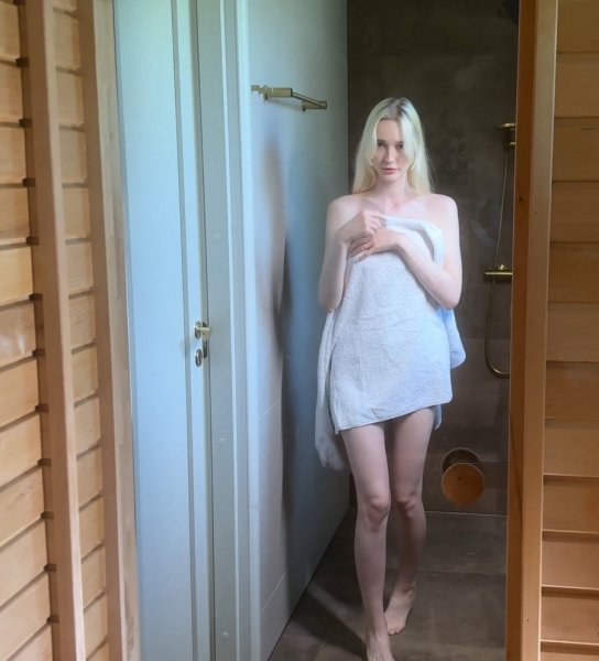 Hot Young Blonde Fucked and Creampied in Public Sauna - Tania Shinaryen