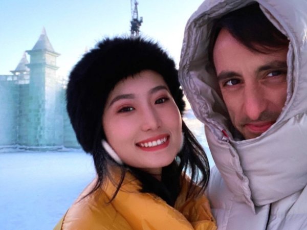 Beautiful Asian Woman With European Guy Relaxing At A Ski Resort - Lonely Meow