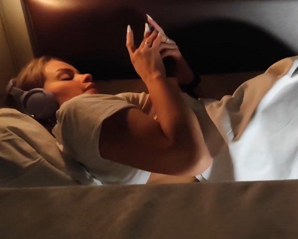 Sex On A Train With A Married Young Girl - S-Wife Katy