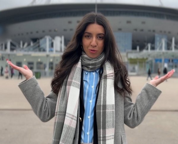 Cum On My Face In The Football Stadium - Katty West