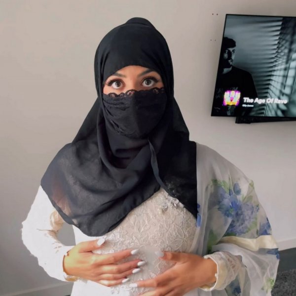 Muslim Woman In Hijab Is Ready To Fuck - Aaliyah Yasin