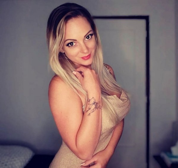 France Wife Cheating In Hotel - Tiffany Leiddi