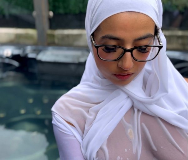 Hijabi Muslim Girl Fuck In Jacuzzi - Aaliyah Yasin