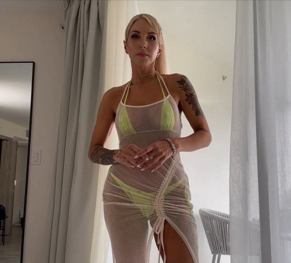 Hot Stepmom Pov Fuck In Mini Bikini - Sarah Harlow