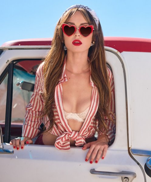 Sex In The Trunk Of A Pickup Truck - Lilly Bell