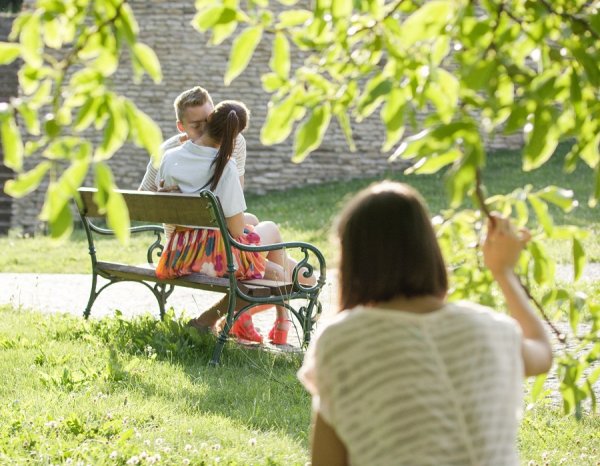 The Girl Saw Her Friends Kissing And Joined To Them - Chelsy Sun, Anabelle