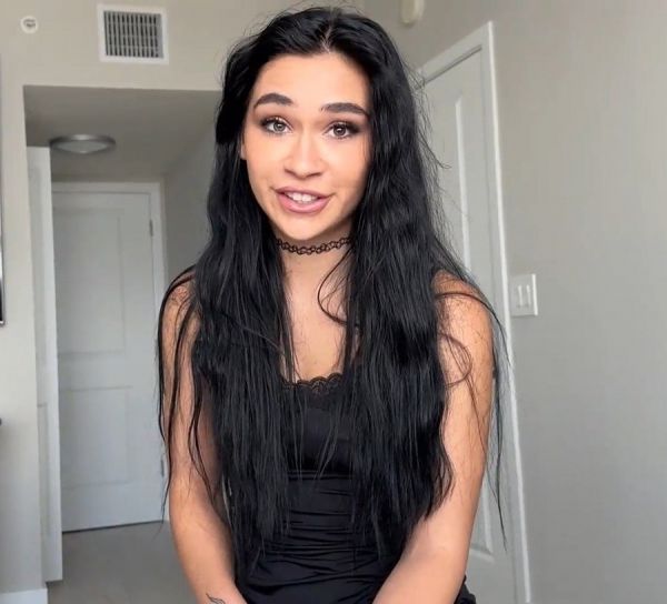 Stepdad Wants To Have Sex With Goth Stepdaughter - Delilah Dagger