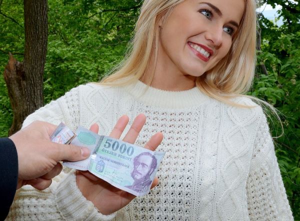 Twisted A Glamorous Blonde Into Sex On The Street For Money - Aisha