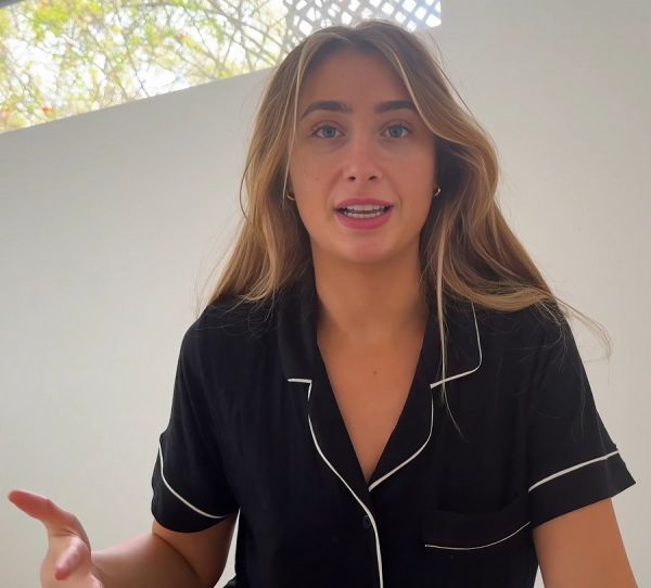 Has Sex Before Going To Bed - Lillian Phillips
