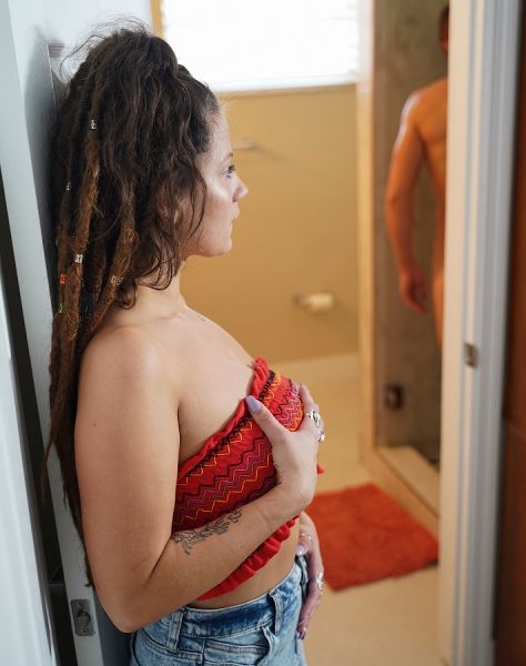 Girl Next Door Spied On Her Neighbor In The Shower And Had Sex With Him In The Shower - Indica Flower