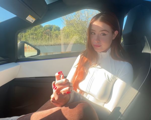 Fucked A Friend's Girlfriend In A Tesla Cybertruck - Rosie Rider