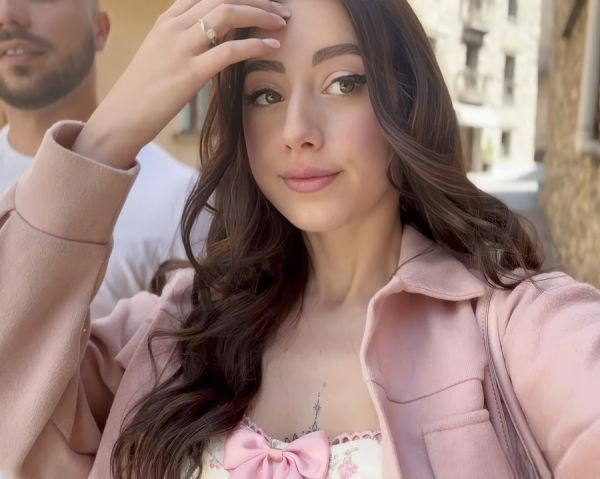 Young French Girl Wanted Sex After Shopping - Hello Limoon
