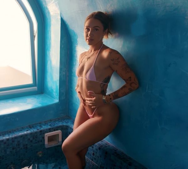 Fuck In Jacuzzi - Holly Brougham