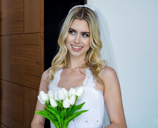 Young Nanny Tried On A Wedding Dress And Got Fucked - Jill Kassidy