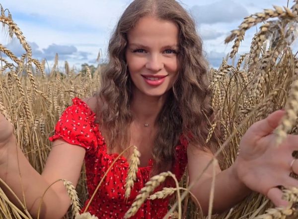 Sex In A Wheat Field - S-Wife Katy