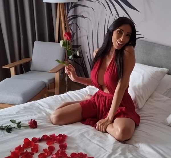 French Beauty Arranged Romantic Sex For Her Beloved - Clea Gaultier