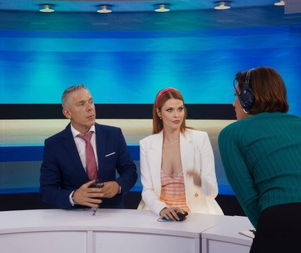 Journalists Sex On The News Channel - Elly Clutch
