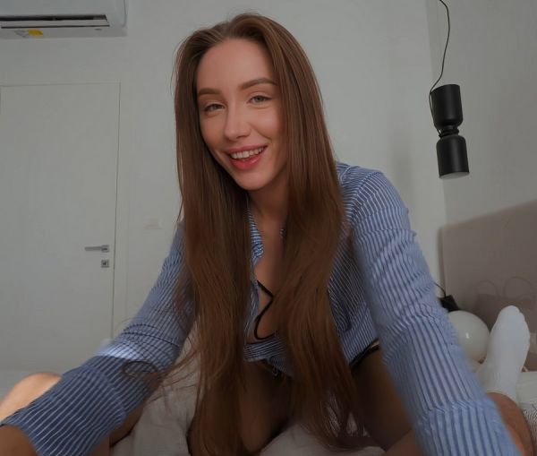 Sexy Secretary Comes Home Horny And Wet - Emilia Bunny