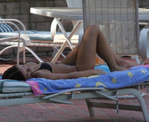 Fuck Sexy Girl Next Door Sunbathing In A Bikini Near The Pool - Kari Sweet