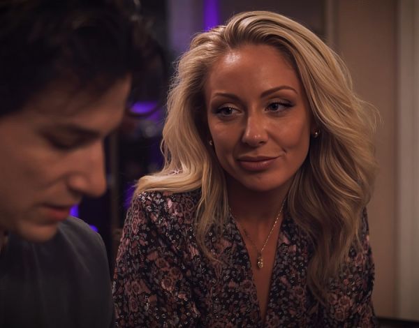 A Well-Groomed Stepmother Lifts Her Stepson's Spirits With Her Sexy Body - Sadie Summers