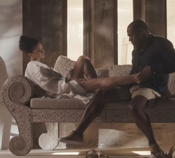 White Mistress Of The House Spreads Her Legs For A Black Male Servant - Mina Moreno