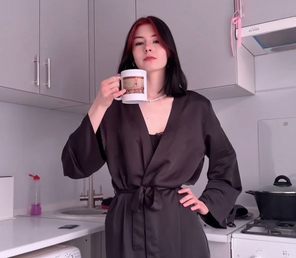 I Helped An Old Acquaintance Move And She Gave Me Fuck - Cutie Kim