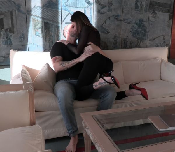 I Fuck My Sexy Wife And Her Perfect Pussy Makes Me Cum Inside - Valeria Luxury
