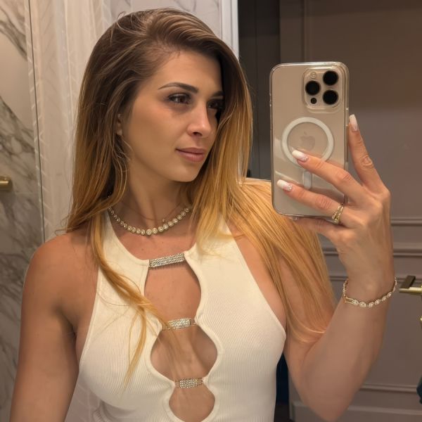 A Beautiful French Model Cheats On Her Husband In The Shower - Maeva Sinaloa