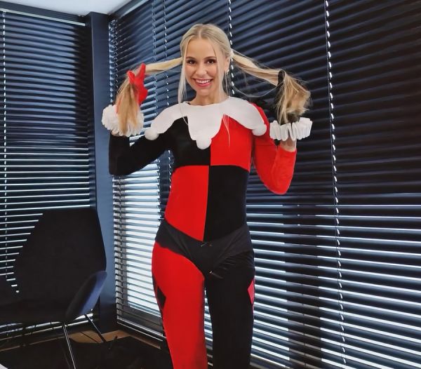 Hot Stepsister Lola Myluv! Seduces Stepbrother For Sex In Halloween Costume - Lola Myluv