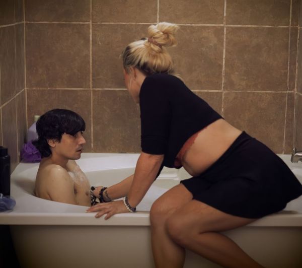 A Beautiful New Stepmother Helps Her Stepson Take A Bath And Wash His Dick - Jessica Ryan